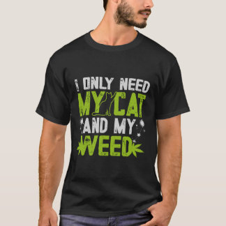 Ich brauche nur meine Katze und Unkraut. T-Shirt