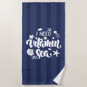 Ich brauche Vitamin Meer Strandtuch