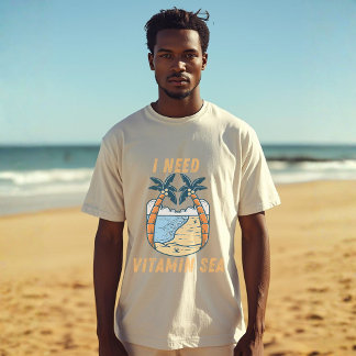 Ich brauche Vitamin Meer  | Zitat für Strandliebha T-Shirt