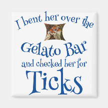 Ich bückte sie über das Gelato Bar und prüfte nach