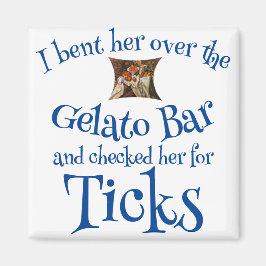 Ich bückte sie über das Gelato Bar und prüfte nach Magnet