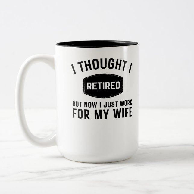 Ich dachte, ich bin im Ruhestand, aber jetzt arbei Zweifarbige Tasse (Links)