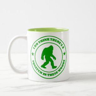ICH DENKE, DASS ES SQUATCH im Grün DIESES HOLZES Zweifarbige Tasse