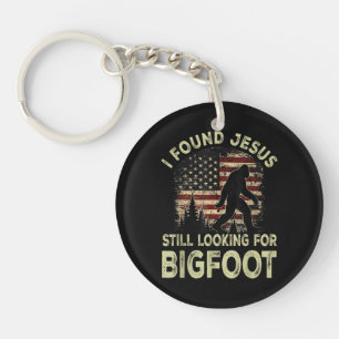Ich fand Jesus, der immer noch nach Bigfoot schaut Schlüsselanhänger