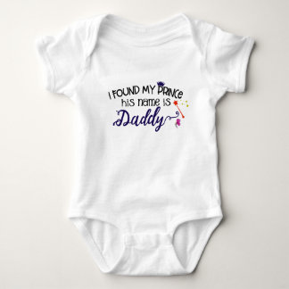 Ich fand meinen Prinzen und sein Name ist Papa Baby Strampler