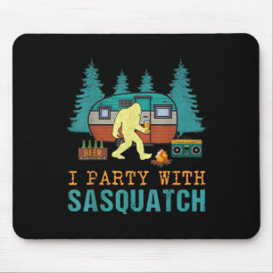 Ich feiere mit Sasquatch Bigfoot Camping Lustiges  Mousepad