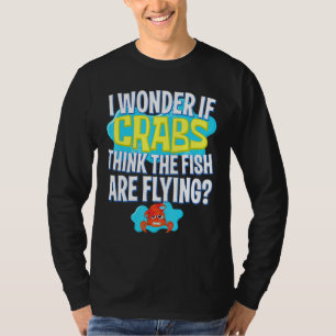 Ich frage mich, ob Krebse denken, dass die Fische  T-Shirt