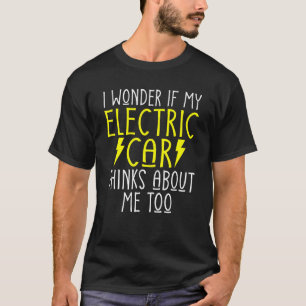 Ich frage mich, ob mein Elektroauto auch an mich d T-Shirt