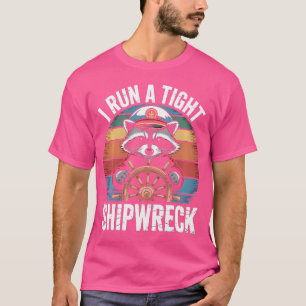 Ich führe einen kleinen Schiffswrack-Kapitän mit d T-Shirt