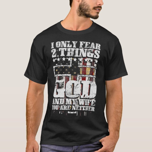 Ich fürchte nur 2 Dinge Gott und meine Ehefrau Fun T-Shirt (Vorderseite)