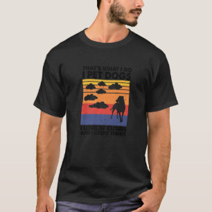 Ich füttere Hunde, die ich mir Wolken anschaue, un T-Shirt