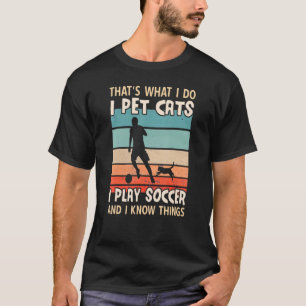 Ich füttere Katzen, die ich Fußball spiele, und ic T-Shirt