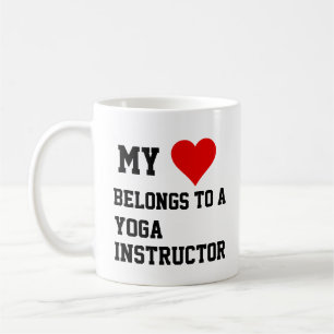 Ich gehöre einer Yoga-Instruktor-Tasse an Kaffeetasse