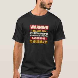 Ich gehöre zu einer Ehefrau für Atemtherapeuten Gi T-Shirt