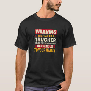 Ich gehöre zu einer Freundin von Trucker-Ehefrau T-Shirt