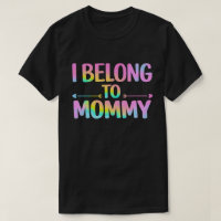 Ich gehöre zur Mutti – Süßes Baby-Design T-Shirt