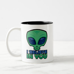 Ich glaube an dich freundlicher Cartoon-Alien Zweifarbige Tasse