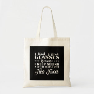 Ich glaube, ich brauche eine Brille, Leute mit zwe Tragetasche