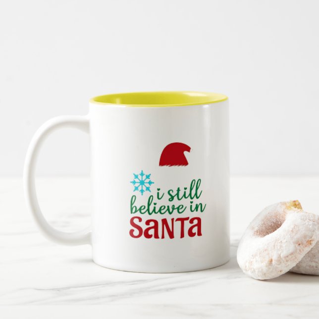 Ich glaube noch an den Weihnachtsmann Zweifarbige Tasse (Mit Donut)