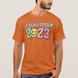 Ich habe 2023 überlebt T-Shirt