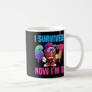 Ich habe 67 überlebt. Ich bin 8 Jahre alt Fußball Kaffeetasse