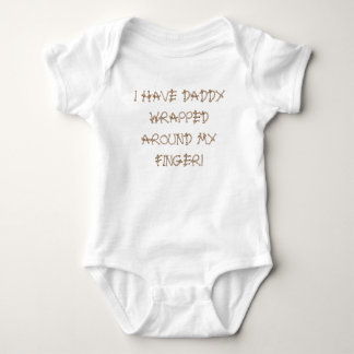 ICH HABE DEN VATI, DER UM MEINEN FINGER BABY STRAMPLER