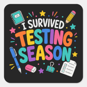 Ich habe die Testphase Schulhumor überlebt Quadratischer Aufkleber