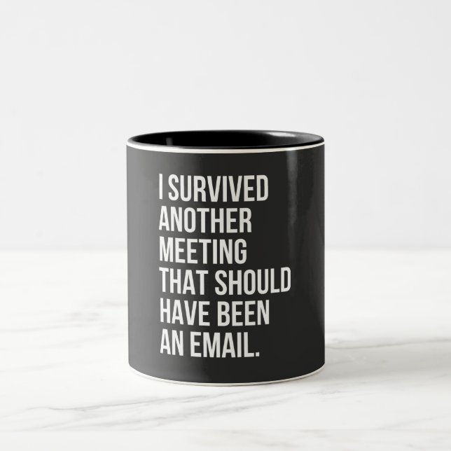 Ich habe ein anderes Treffen überlebt, das E-Mail  Zweifarbige Tasse (Mittel)
