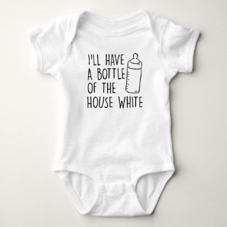 Ich habe eine Flasche Weiß im Haus, eine Babydusch Baby Strampler