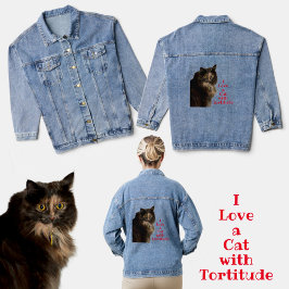 Ich habe eine Katze mit Tortitude fotografiert Jeansjacke