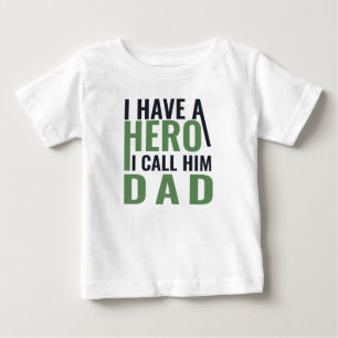 ich habe einen Helden Baby T-shirt