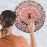 Ich habe Erfolg Groovy Retro Coral Brown Checkered Dartscheibe<br><div class="desc">Spielen Sie Darts im Stil mit diesem I Herz Erfolg Groovy Retro Coral Brown Checkered Dart Board. Weiche Korallenfarben,  Rosa,  Braun und Weichgelb schmücken dieses Set wunderschön,  und der Begriff "Herzenserfolg" bildet den Mittelpunkt. Design ©Coastal South Designs.</div>