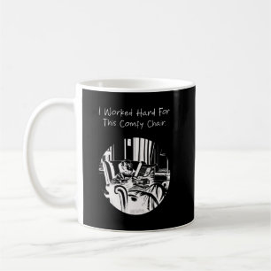 Ich habe für diesen bequemen Ruhesessel hart gearb Kaffeetasse