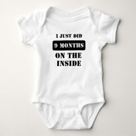 Ich habe gerade 9 Monate auf dem Halloween-Costum  Baby Strampler
