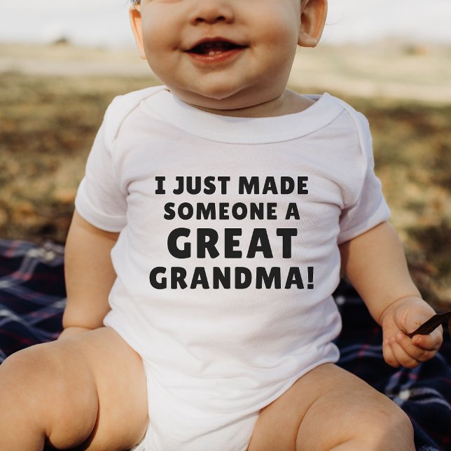 Ich habe gerade jemandem ein großes Oma Niedliches Baby Strampler (Von Creator hochgeladen)