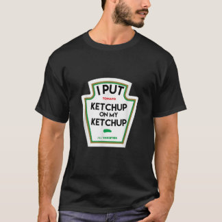 Ich habe Ketschup auf mein lustiges Geschenk mit T T-Shirt