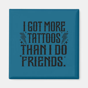 Ich habe mehr Tattoos als Freunde Grafik Kunst Magnet