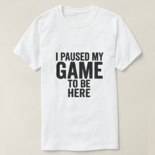 Ich habe mein Spiel pausiert, um hier zu sein – Lu T-Shirt