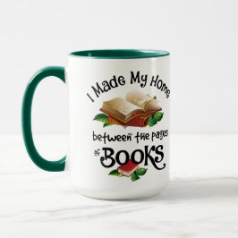 Ich habe meine Zuhause zwischen den Seiten der Büc Tasse