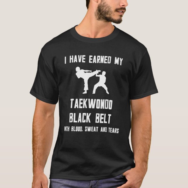 Ich habe meinen Taekwondo-Schwarzgürtel mit Blut v T-Shirt (Vorderseite)