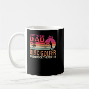 Ich habe zwei Titel Vater und Disk Golfer Got und Kaffeetasse