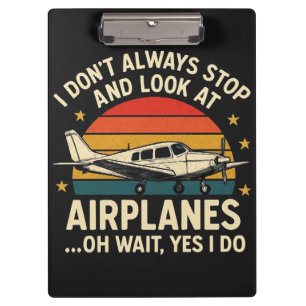 Ich halte nicht immer an und schaue mir Flugzeuge Klemmbrett