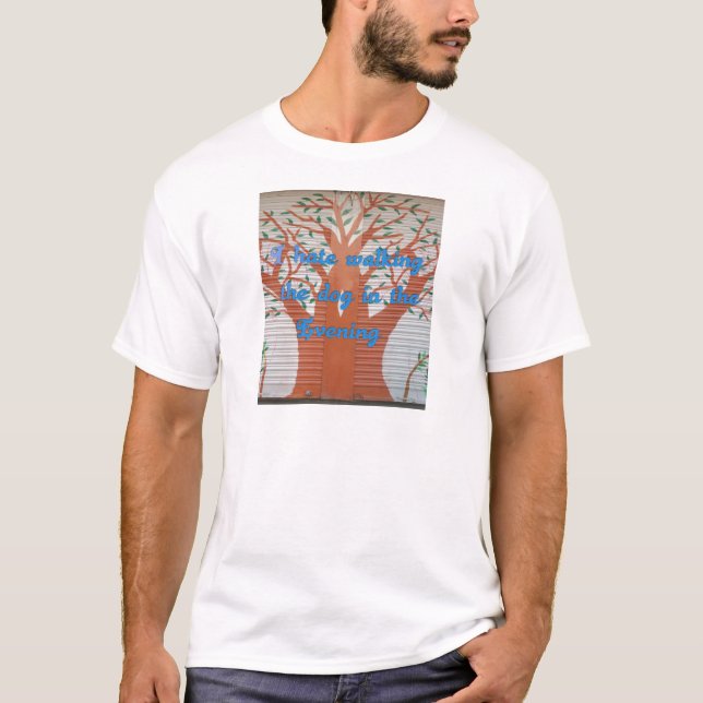 Ich hasse es, den Hund im Abend zu laufen. T-Shirt (Vorderseite)