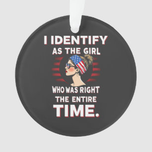 Ich identifiziere mich als Mädchen, das zur vollen Ornament