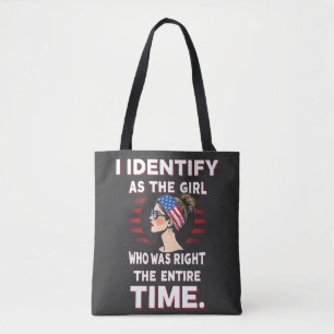 Ich identifiziere mich als Mädchen, das zur vollen Tasche