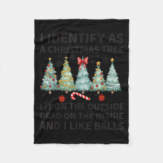 Ich identifiziere mich als Weihnachtsbaum, der auß Fleecedecke