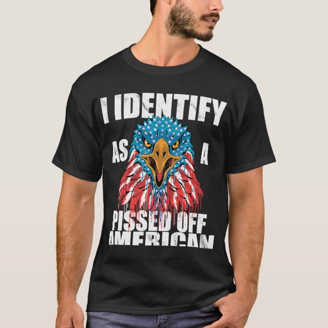 Ich identifiziere uns als verärgerten Amerikaner a T-Shirt (Vorderseite)
