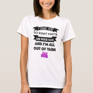 Ich kam zu den Strick-Hüten und zu den T-Shirt