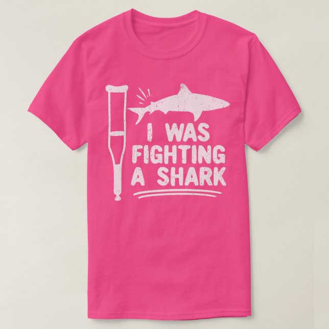 Ich kämpfte gegen einen Hai, gebrochene Knochen T-Shirt (Design vorne)
