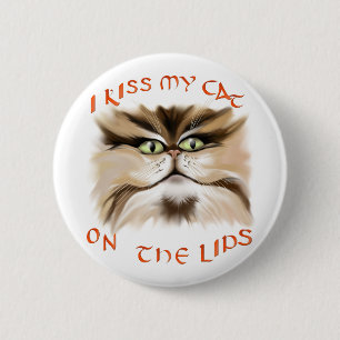 Ich küsse meine Katze auf dem Lippenknopf Button